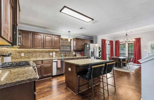 Wellborn House | Aggie Escape 4BR+Fire Pit + Yard Games Near A&M