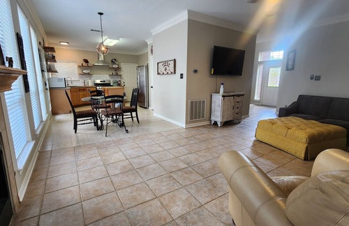 College Station House | AGGIELAND RETREAT! CLOSE TO KYLE FIELD FAMILY FRIENDLY AND FULLY FURNISHED.