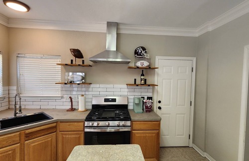 College Station House | AGGIELAND RETREAT! CLOSE TO KYLE FIELD FAMILY FRIENDLY AND FULLY FURNISHED.