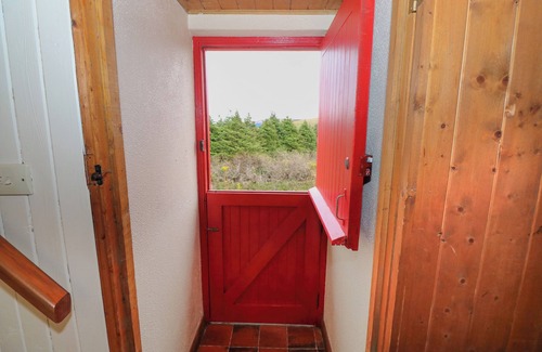 Oughterard Cottage | AGGRAFARD, pet friendly, with open fire in Oughterard, County Galway