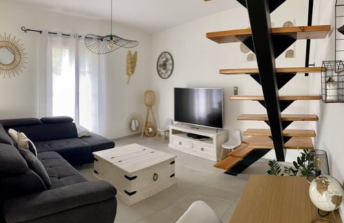 Saint-Laurent-d'Aigouze House | Agréable Maison Avec Piscine Chauffée Pour vos Vacances