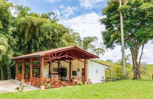 Alegrias Ski Chalet | Agradable cabaña cafetera con jacuzzi a 12 min del centro de pereira