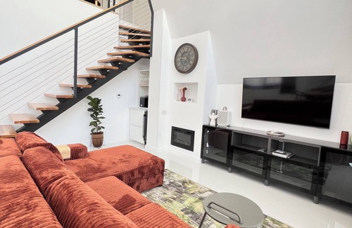 Tunari Villa | AGrey frame Residence Villas