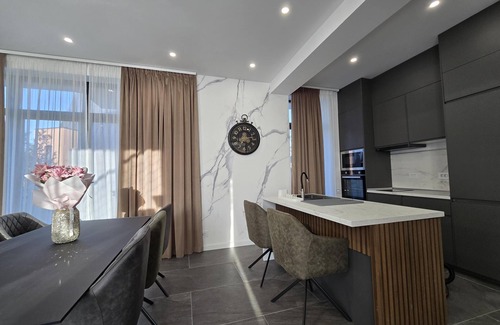 Tunari Villa | AGrey frame Residence Villas