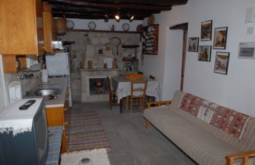 Kallepia House | "AGROTIKO" traditional house one bedroom house