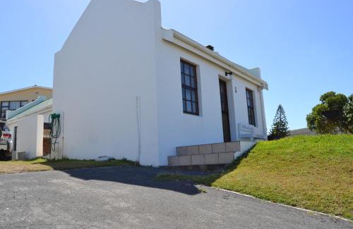 L'Agulhas Ski Chalet | Agulhas Heights self-catering cottages BEST OCEAN VIEWS