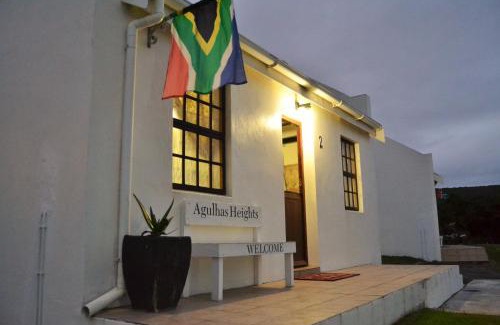 L'Agulhas Ski Chalet | Agulhas Heights self-catering cottages BEST OCEAN VIEWS