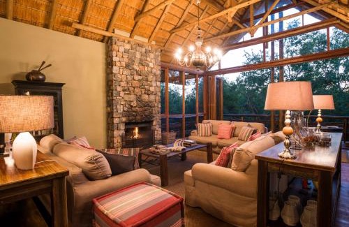 Madikwe Game Reserve Cabin | aha Thakadu River Camp