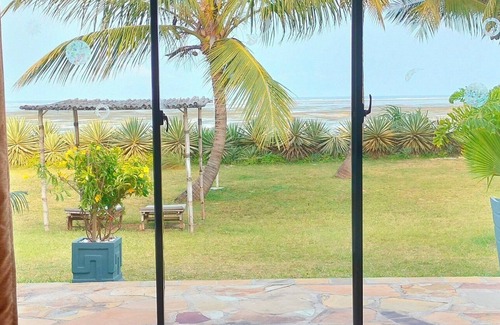 Mtwapa Villa | Ahadi Beach Villa, beautifully modern with pool beach access fantastic sea views