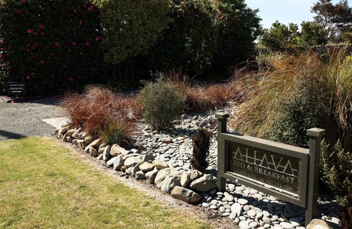 Waimate Apartment | AHAVA B&B Luxurious, private, wheelchair friendly apartment; breakfast included.