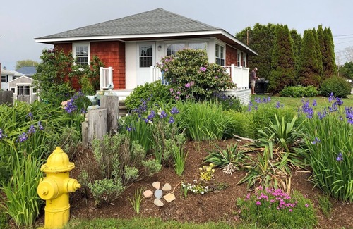 Point Judith Cottage | Ahhh summer! 1 Block walk to Sand Hill Cove beach-with wagon for 'little legs'