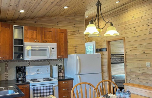 Magnetawan Cabin | Ahmic Lake Resort's Black Bear Cottage