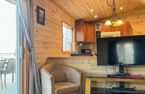 Magnetawan Cabin | Ahmic Lake Resort's Black Bear Cottage