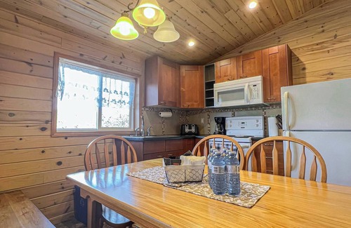 Magnetawan Cabin | Ahmic Lake Resort's Black Bear Cottage