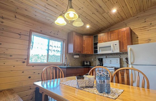 Magnetawan Cabin | Ahmic Lake Resort's Black Bear Cottage