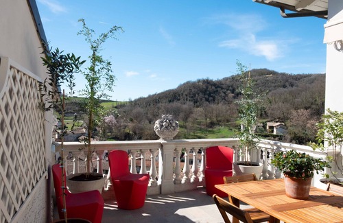 Ottiglio Apartment | Ai Leoni Ruhhenti - Enchanted Terrace amidst the Golden Hills of Monferrato