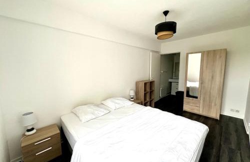 Aytre Apartment | Aigues Marines - Appartement spacieux avec parking et terrasse