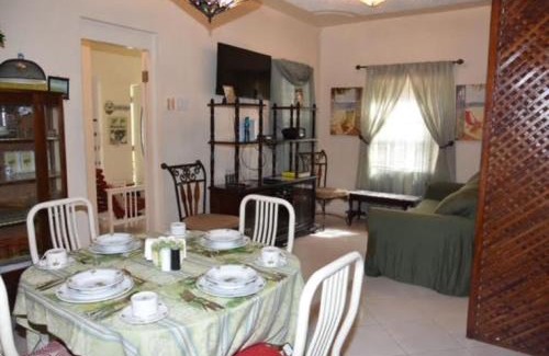 Ocho Rios House | Aileen Palm Cove Ja