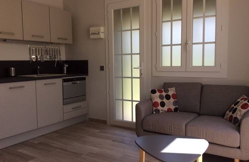 Villeneuve-les-Avignon Apartment | Air-conditioned studio with charming little garden in Villeneuve les Avignon