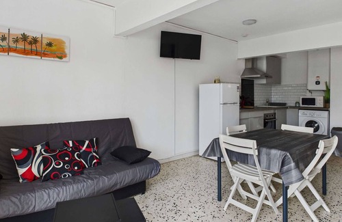Marseillan Plage Apartment | Air-Conditioned 3-Room Flat with Terrace, Parking, and Baby Equipment on Avenue de la Méditerranée