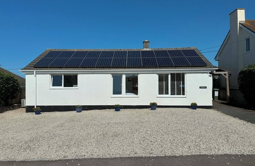 Trevone House | Air conditioned 4 double bed bungalow in quiet location with EV point + parking