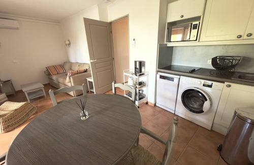 Pont Royal Apartment | Air-conditioned apartment in Provence, near Pont Royal Golf