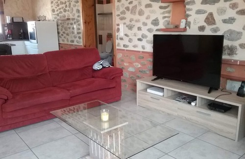 Trouillas House | Air-conditioned city 8 people with private swimming pool in a quiet area with enclosed garden