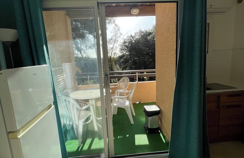 Valescure Apartment | Air-conditioned F1 valescure with swimming pool