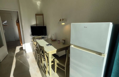 Valescure Apartment | Air-conditioned F1 valescure with swimming pool