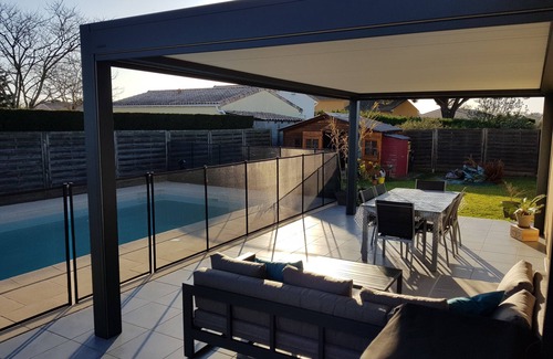 Izon House | Air-conditioned family home with secure swimming pool near Bordeaux and St-Emilion