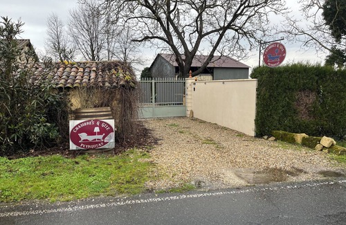 Vignonet House | Air-conditioned gîte for 2 to 4 people, -5 min from St Emilion. Enclosed/private parking