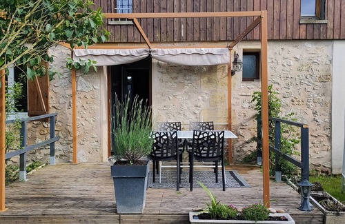 Vignonet House | Air-conditioned gîte for 2 to 4 people, -5 min from St Emilion. Enclosed/private parking