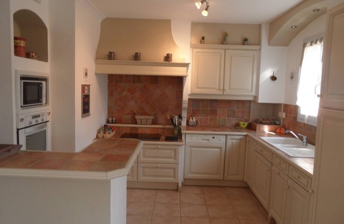 Le Luc House | Air-conditioned Provencal villa with heated pool, spa and master suite.
