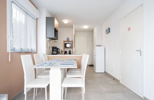 Serignan Villa | Air-conditioned villa for 6 with garden