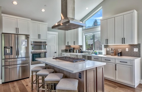Mountain View Estates Cabin | Air Conditioning, Hot Tub, Game Room, Luxury and Equipped Kitchen, Newer and Higher-end