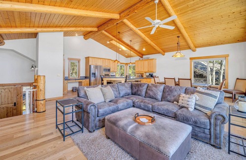 Three Rivers House | Air conditioning, on the Deschutes River, Kids friendly, quiet neighborhood