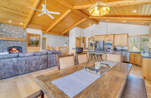 Three Rivers House | Air conditioning, on the Deschutes River, Kids friendly, quiet neighborhood