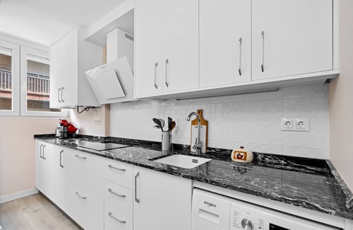 Camino de Ronda Apartment | AIR CONDITIONING, PORTER, CORNER, CENTRAL, WIFI, WIDE EQUIPPED ALL