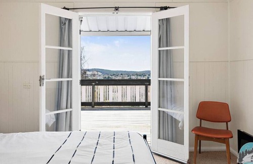 Oberon House | Aircabin | Oberon | Great Location | Comfy Chalet
