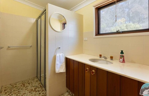 Oberon House | Aircabin | Oberon | Great Location | Comfy Chalet