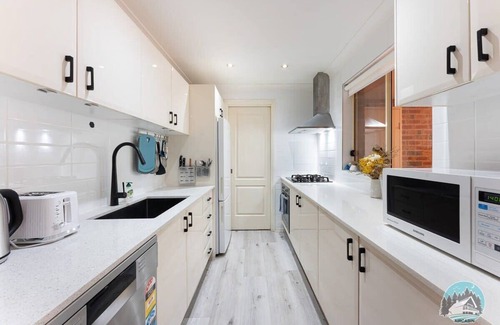 Seven Hills House | Aircabin - Seven Hills - Lovely - 3 Beds Townhouse