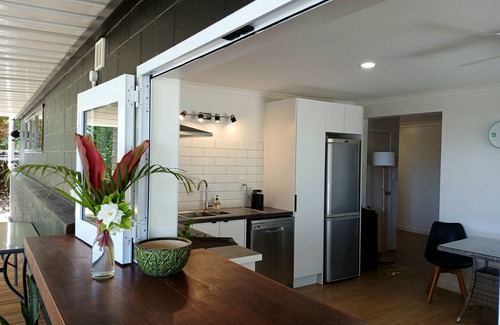 Muri Villa | Aircon, 5 bedroom home on ocean front in Rarotonga! With kids playground, 12pax