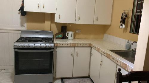 St. George's House | AirCon Cozy 3 Bedroom House