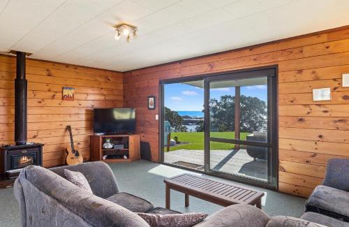 Te Kaha House | Airi Kainga - Seaside Escape