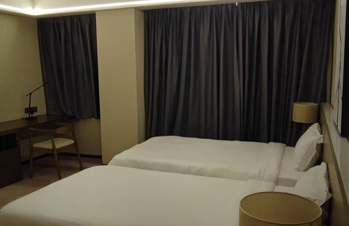 Al Ghubrah Ash Shamaliyyah Hotel | Airport Hotel Muscat