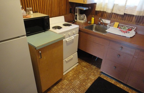 Quesnel Hotel | Airport Inn Motel & RV Park