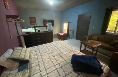 Coxen Hole Hotel | Airport Inn Roatan