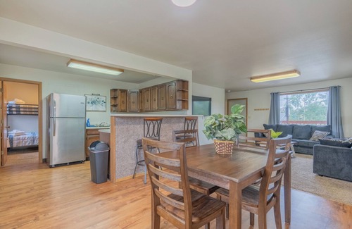 College Apartment | Airport & University Stay