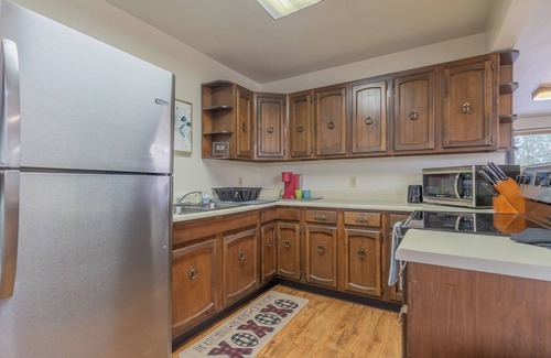 College Apartment | Airport & University Stay