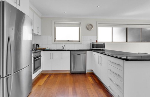 Airport West House | Airport West Stunner by Ready Set Stay- Close to Melb Airport & Pet Friendly